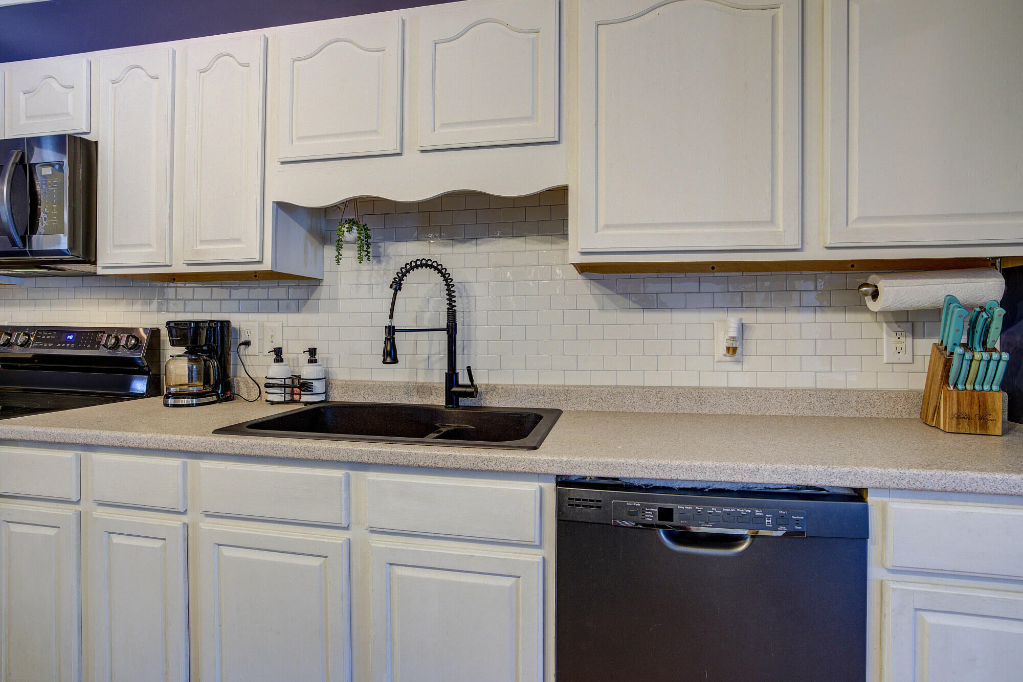 2534 Siam Road Elizabethton, TN 37643 - Photo 26 of 61 kitchen