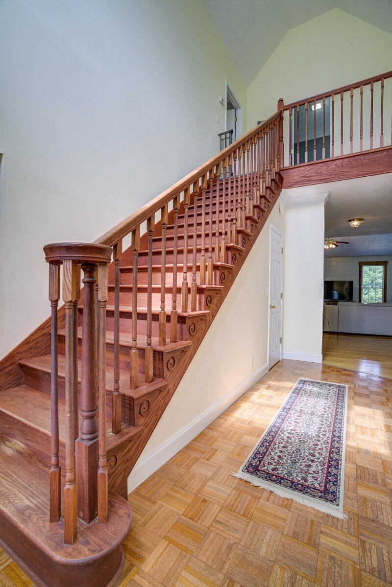 2534 Siam Road Elizabethton, TN 37643 - Photo 36 of 61 staircase