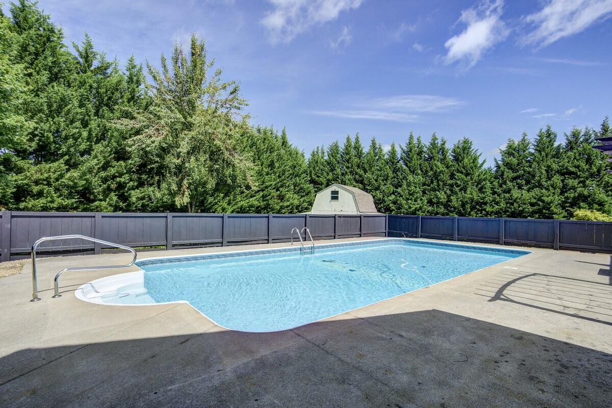 2534 Siam Road Elizabethton, TN 37643 - Photo 50 of 61 salt water pool