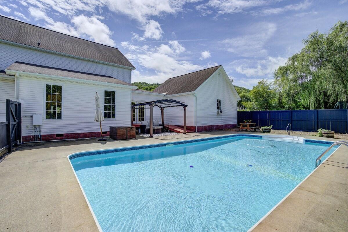 2534 Siam Road Elizabethton, TN 37643 - Photo 51 of 61 salt water pool
