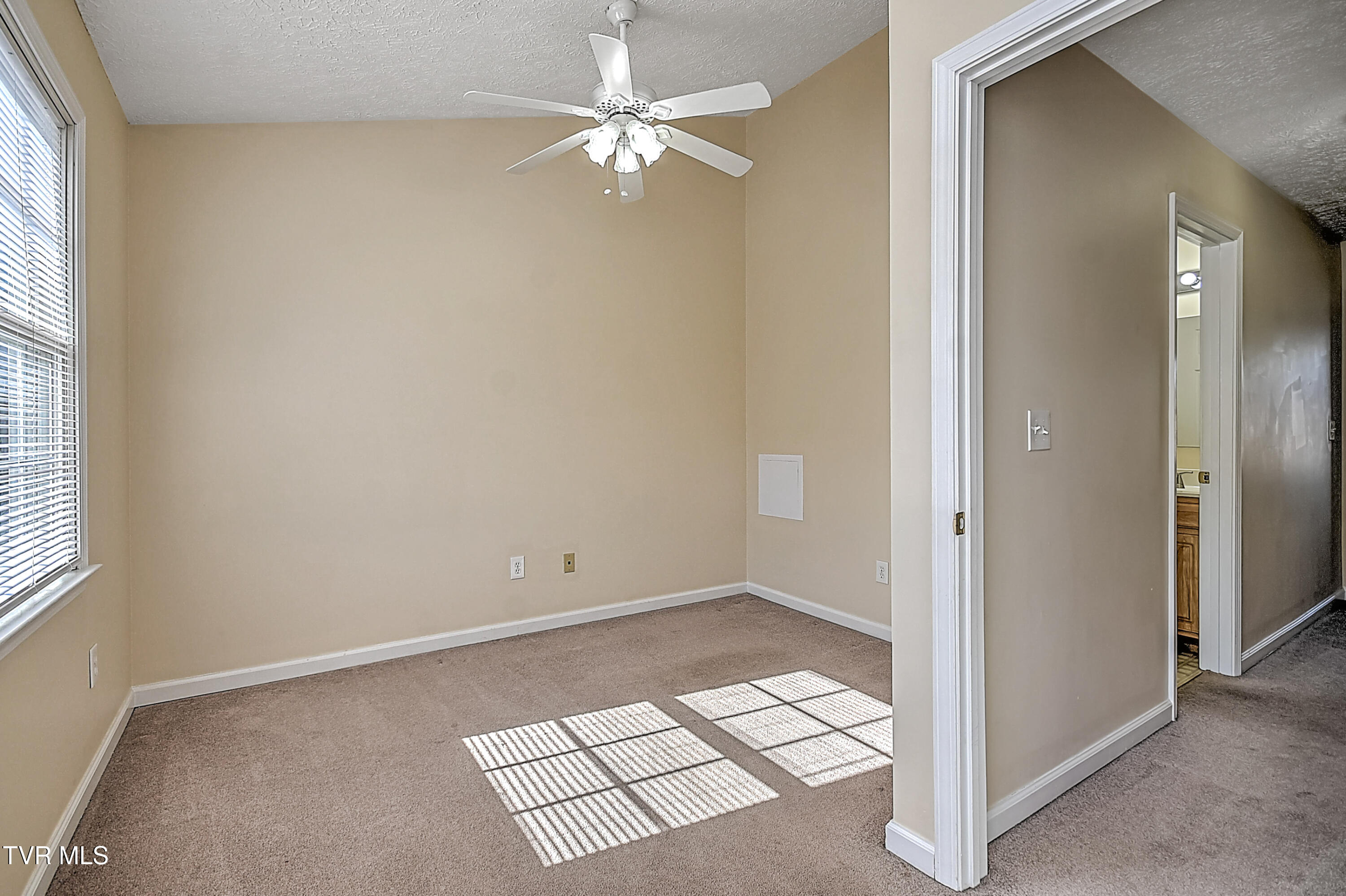 531 Beaverview Drive Bristol, VA 24201 - Photo 26 of 35 531 Bearview DB-28