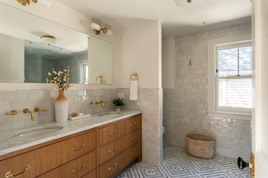 67 Inman Street Cambridge, MA 02139 - Photo 12 of 27