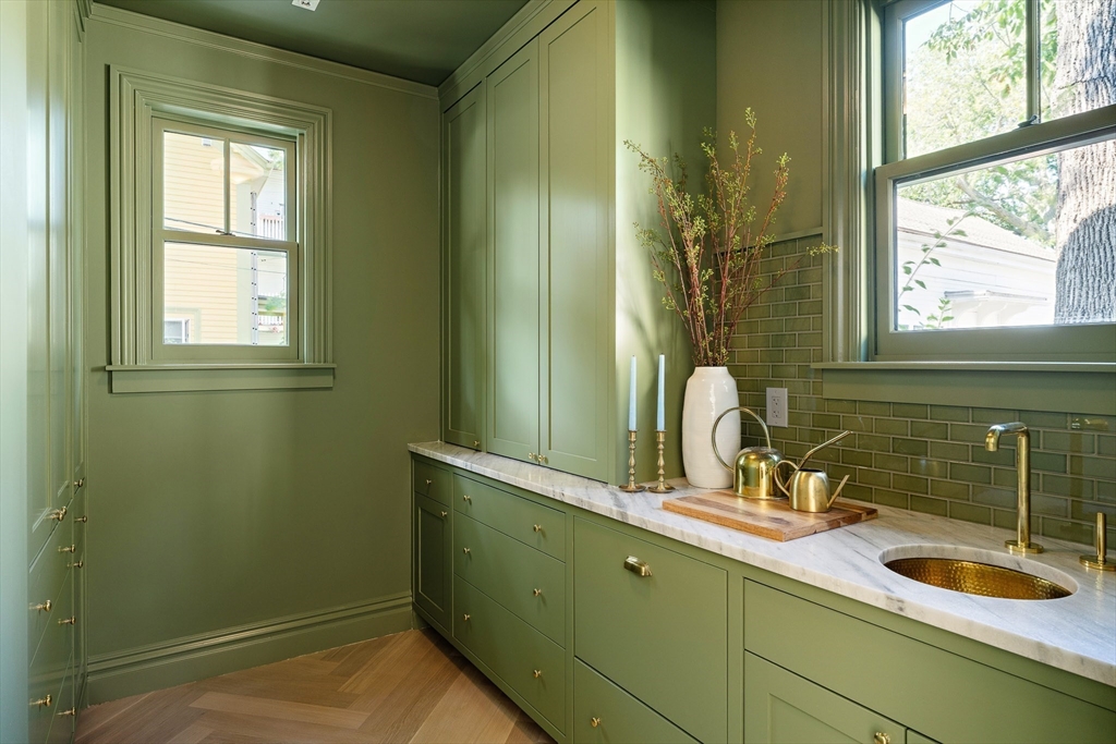 67 Inman Street Cambridge, MA 02139 - Photo 6 of 27