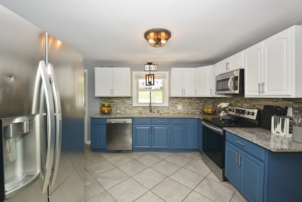 51 Dellwood Road Worcester, MA 01602 - Photo 12 of 36