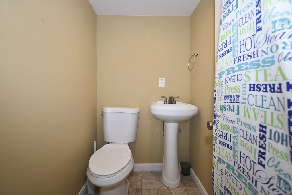51 Dellwood Road Worcester, MA 01602 - Photo 27 of 36