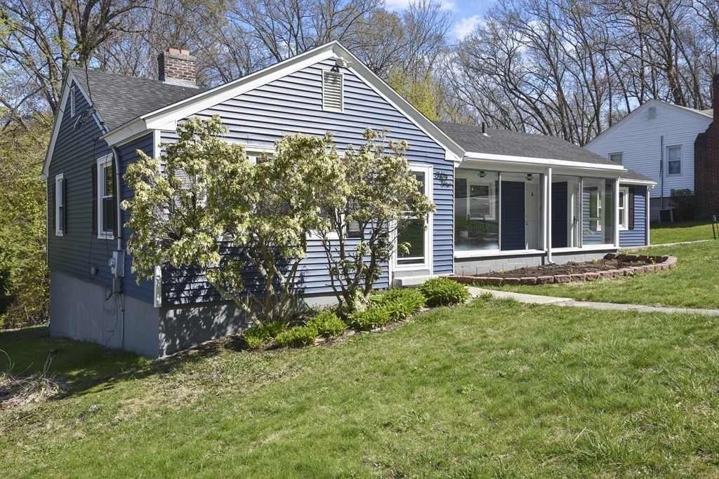51 Dellwood Road Worcester, MA 01602 - Photo 28 of 36