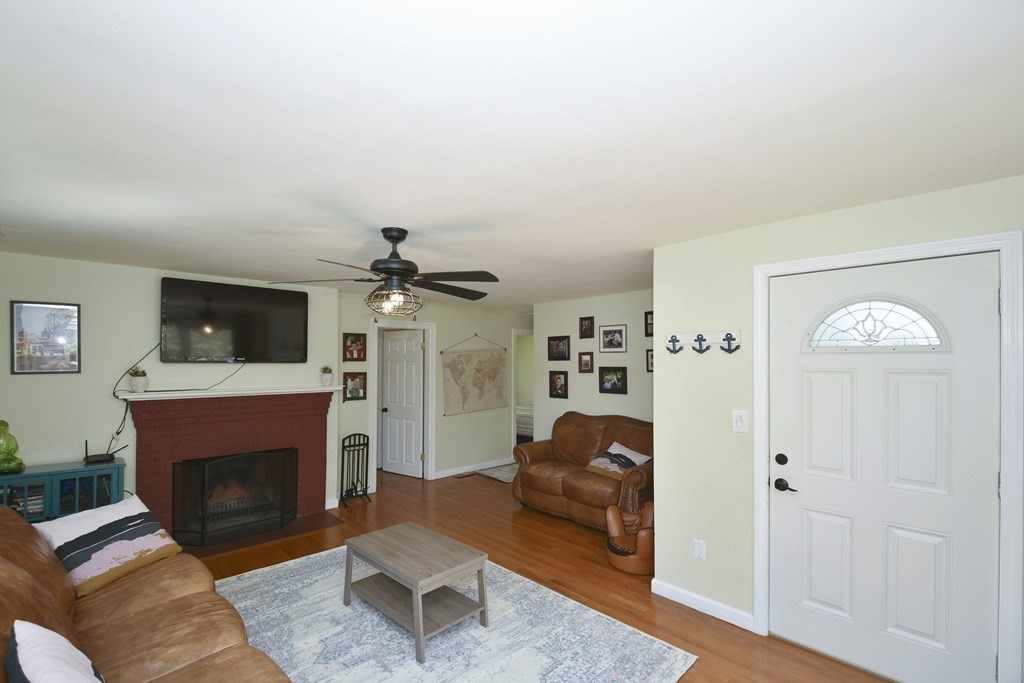 51 Dellwood Road Worcester, MA 01602 - Photo 3 of 36