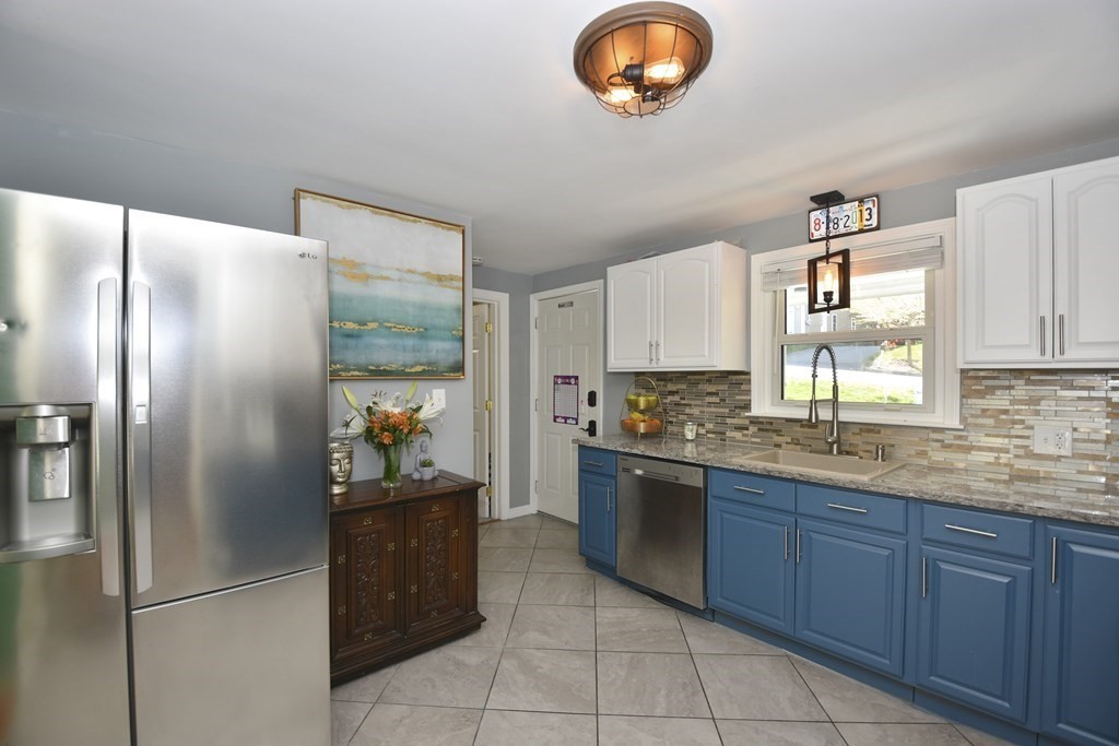 51 Dellwood Road Worcester, MA 01602 - Photo 9 of 36