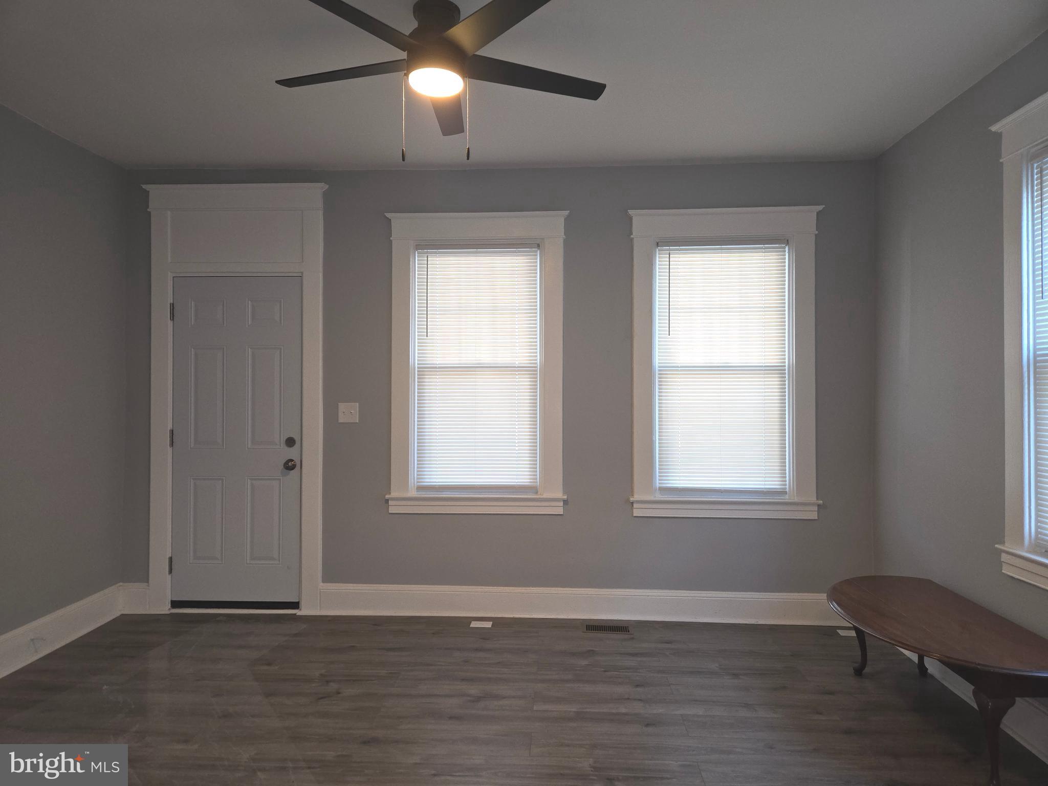 2911 Markley Avenue Baltimore, MD 21214 - Photo 5 of 19 Living Room