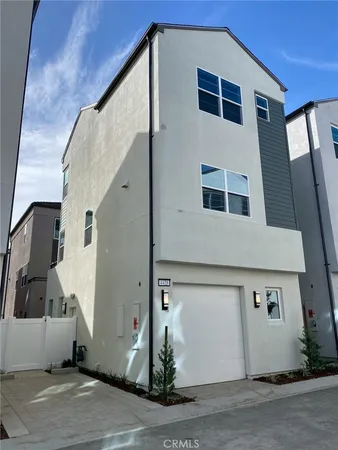 a view of a back yard of the house