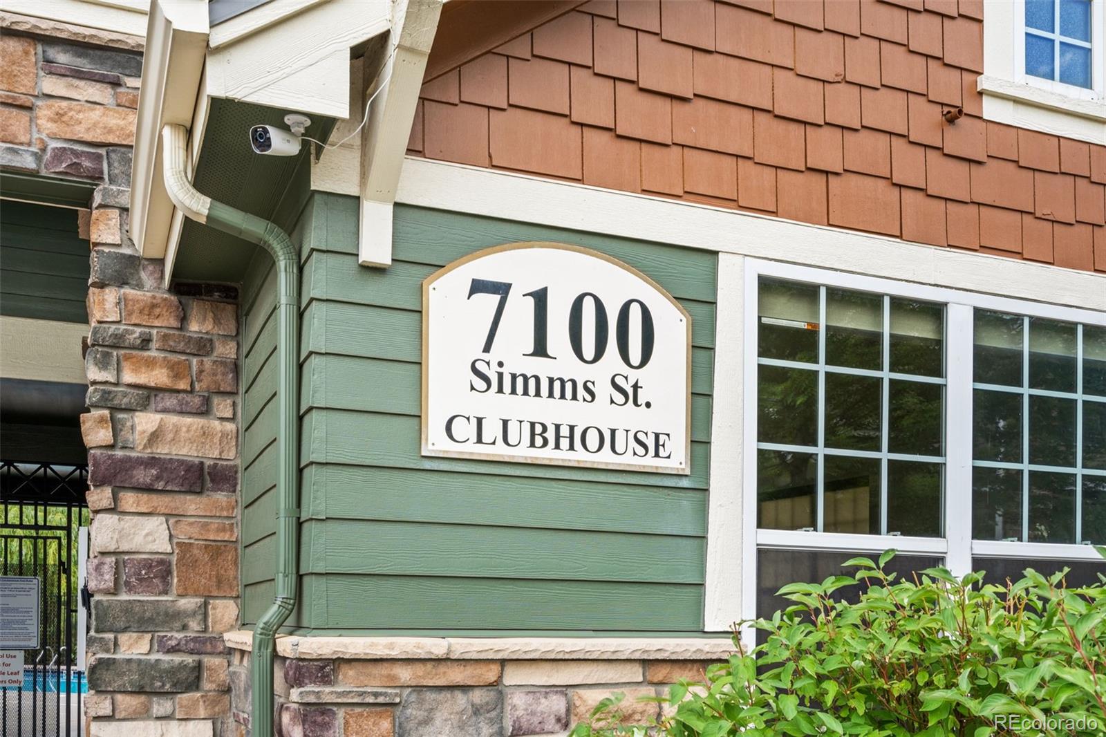 7140 Simms Street, Unit 102 Arvada, CO 80004 - Photo 31 of 34 a sign on the side of a building