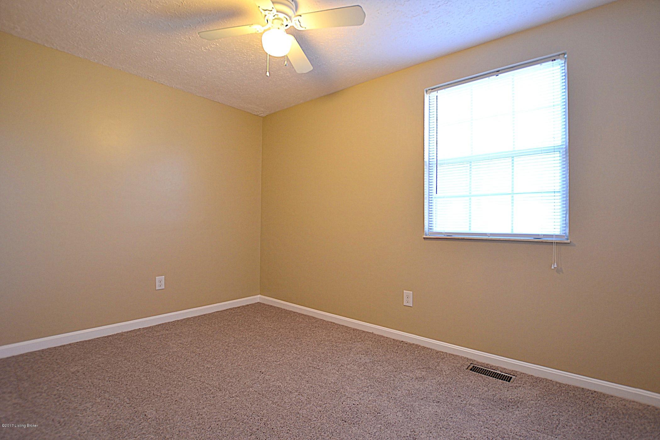 6303 Mandeville Road Louisville, KY 40228 - Photo 24 of 37 DSC_0172 (2100x1400)