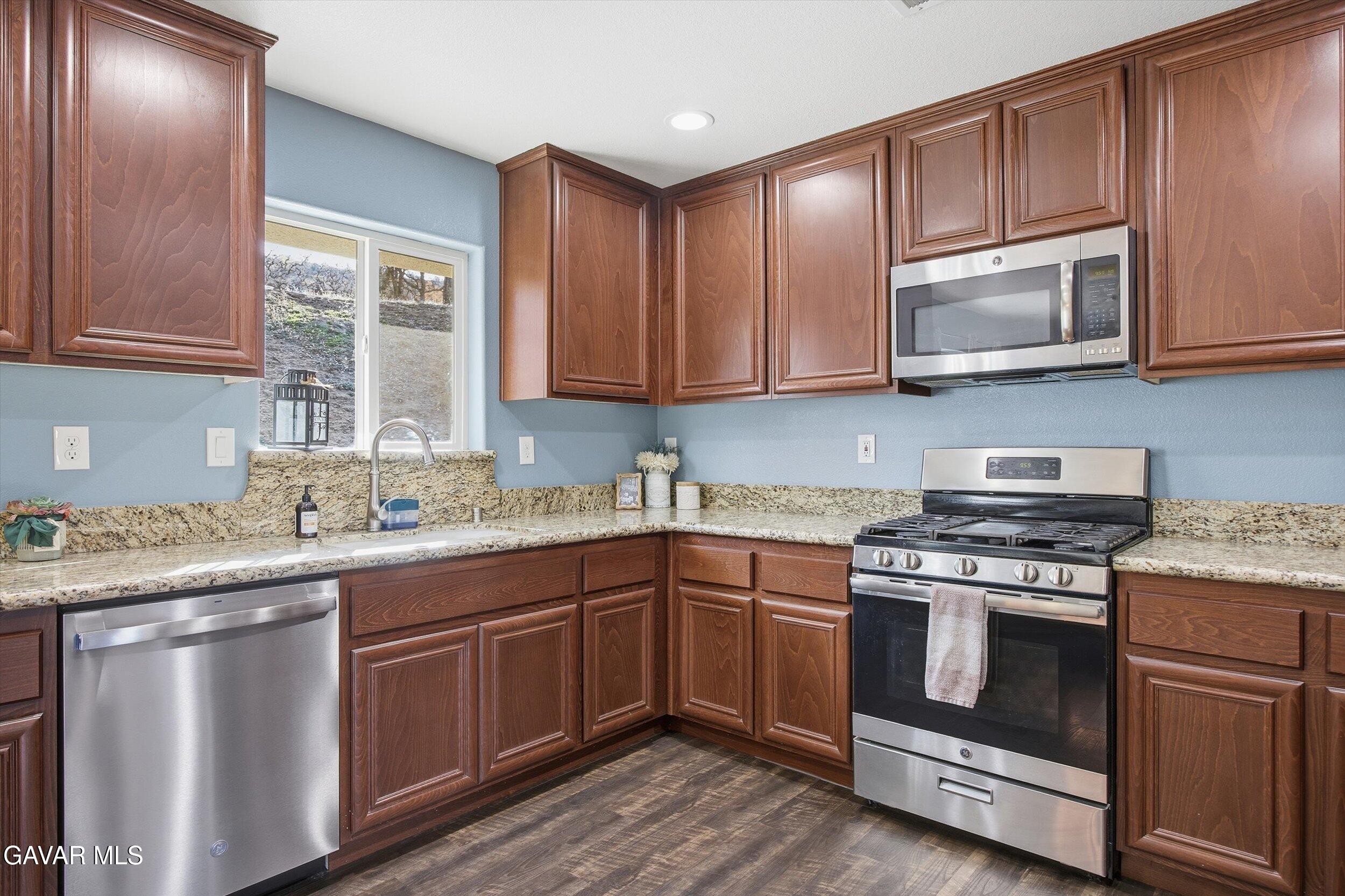 17820 Bold Venture Drive Tehachapi, CA 93561 - Photo 28 of 50 a kitchen with a stove and a sink