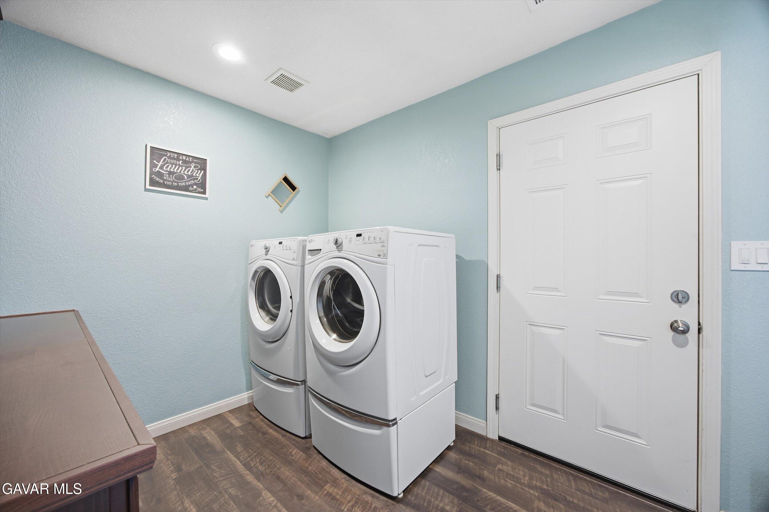 17820 Bold Venture Drive Tehachapi, CA 93561 - Photo 41 of 50 a utility room with dryer and washer