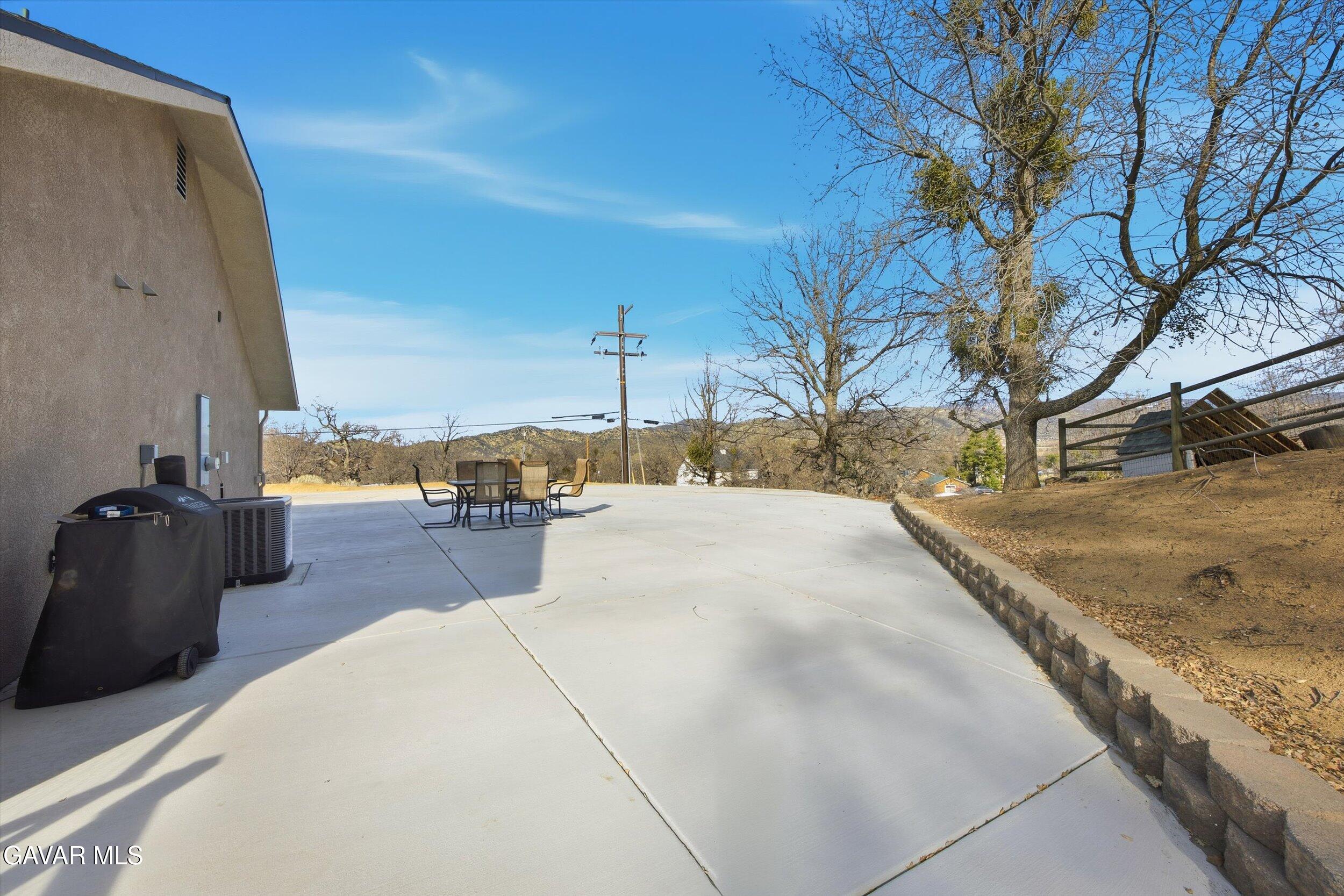 17820 Bold Venture Drive Tehachapi, CA 93561 - Photo 44 of 50 a view of roof with a yard