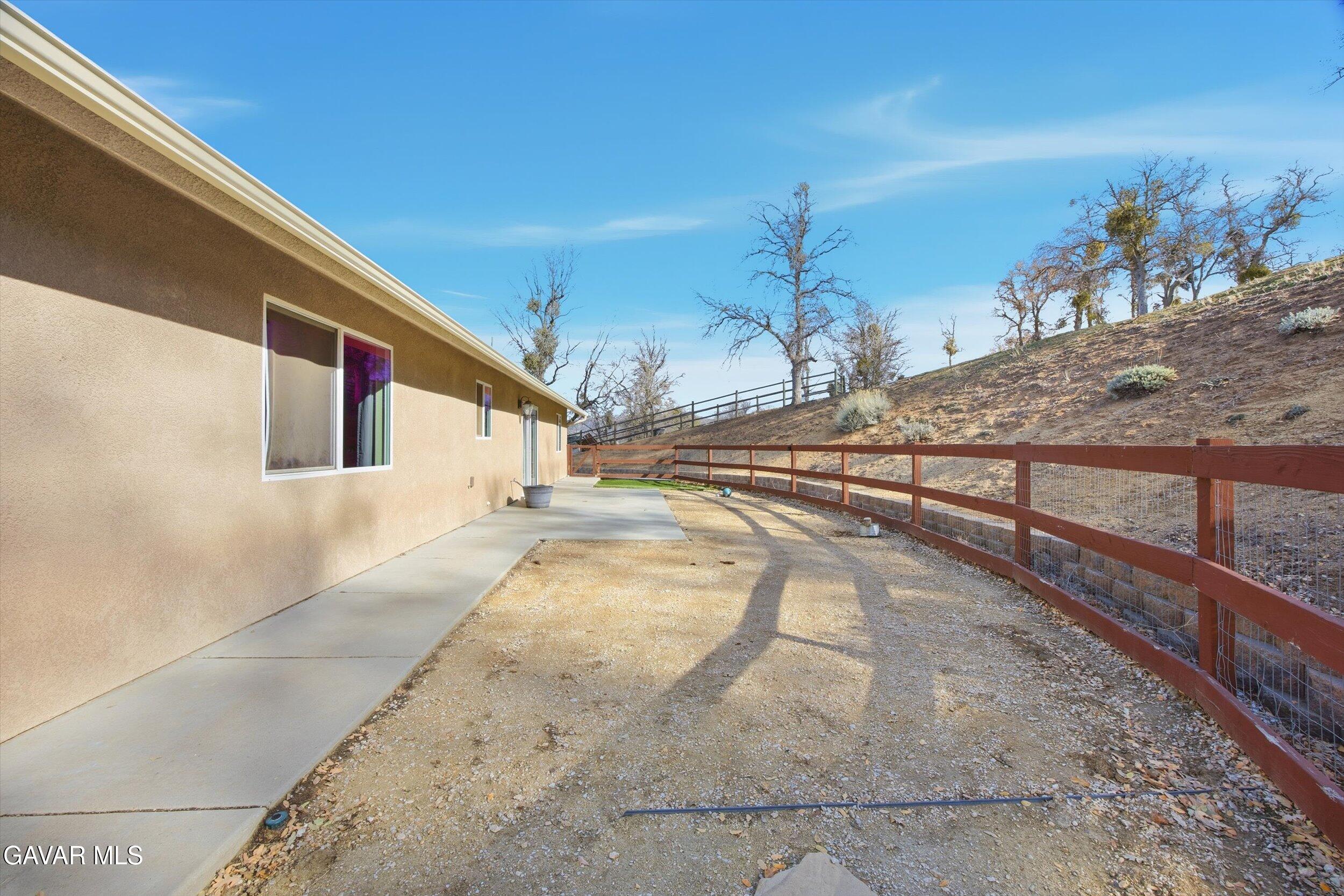 17820 Bold Venture Drive Tehachapi, CA 93561 - Photo 48 of 50 a view of a balcony