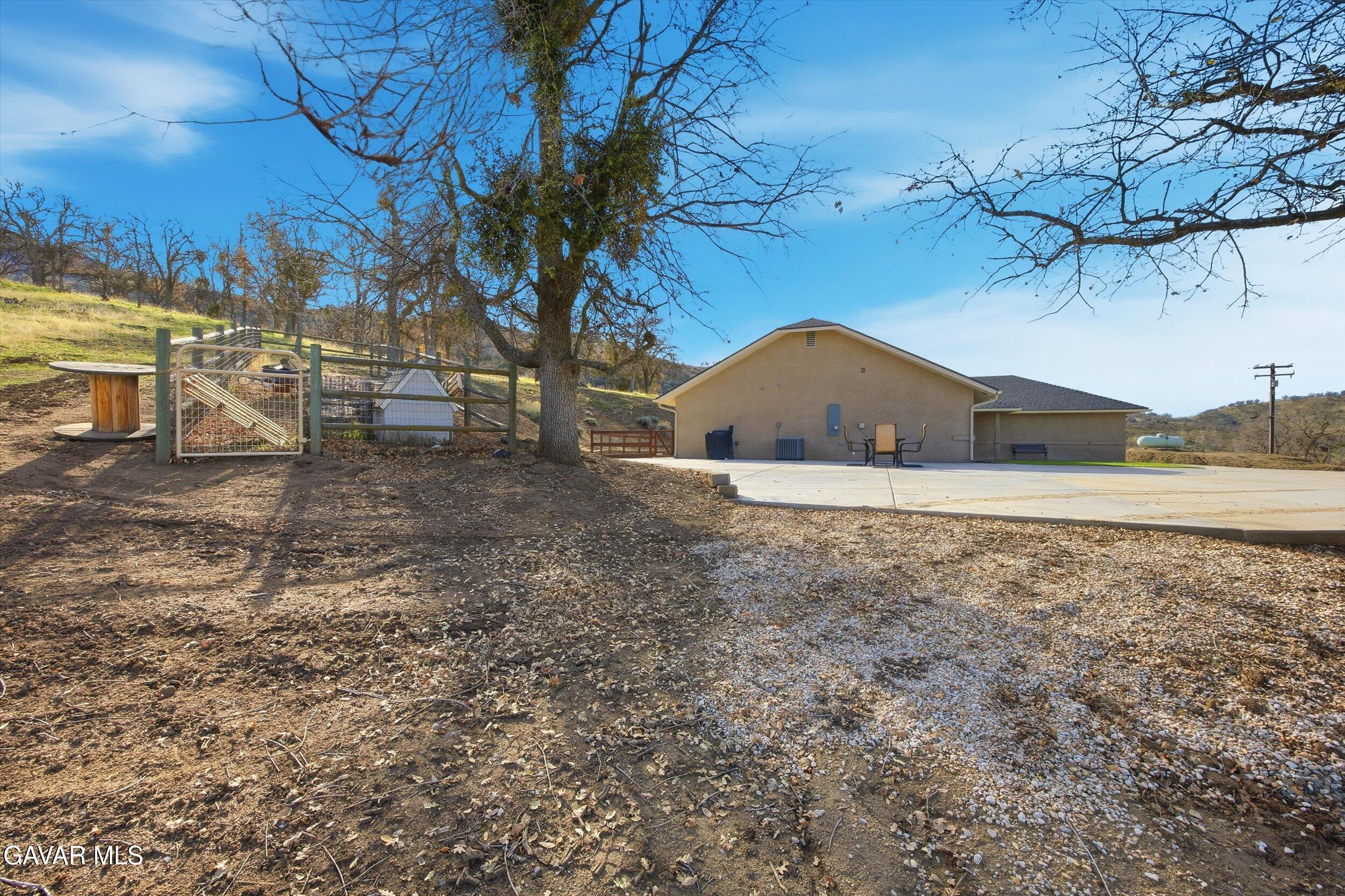 17820 Bold Venture Drive Tehachapi, CA 93561 - Photo 49 of 50 a view of a yard with a house