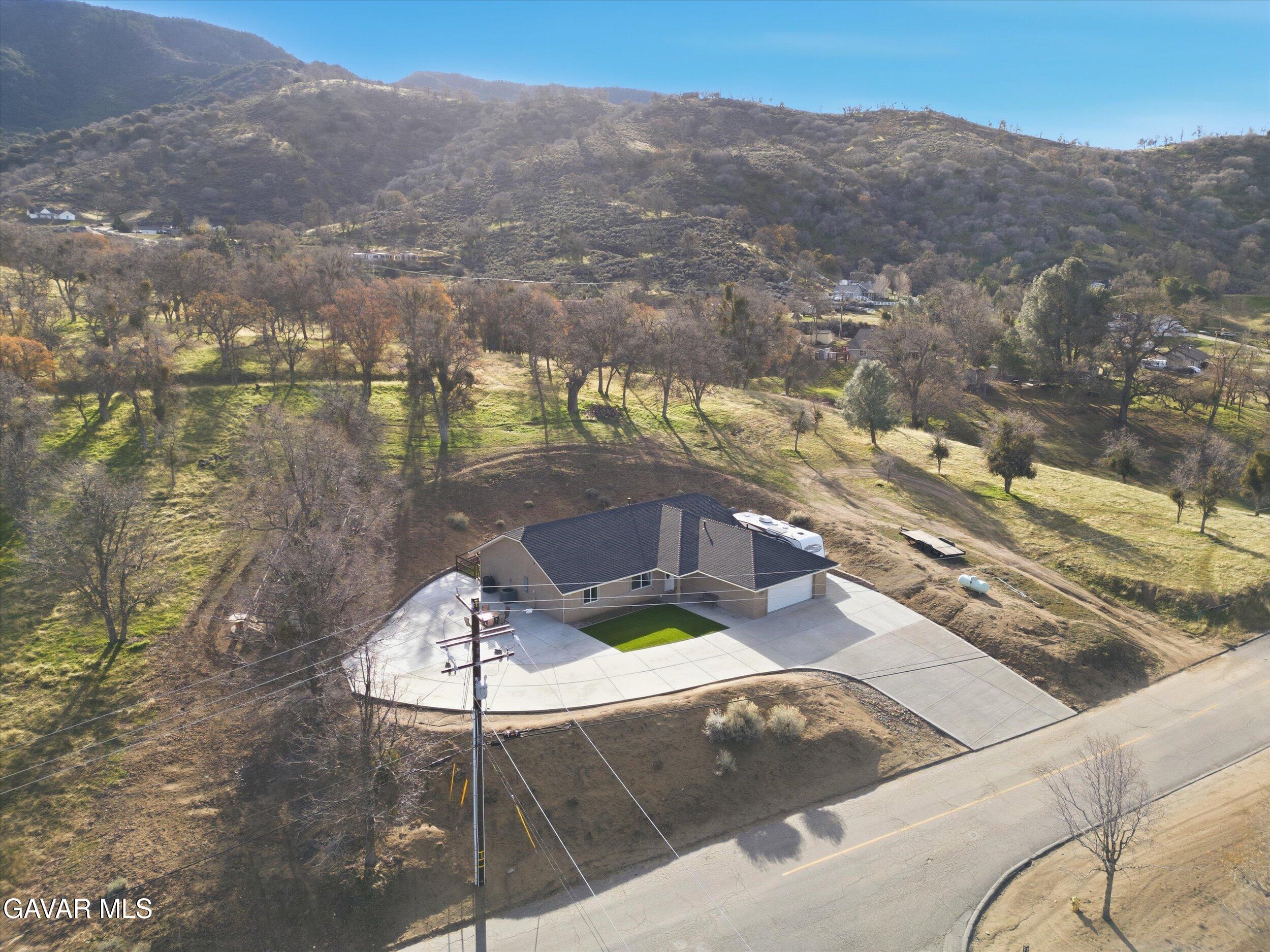 17820 Bold Venture Drive Tehachapi, CA 93561 - Photo 8 of 50 a view of a terrace with a yard