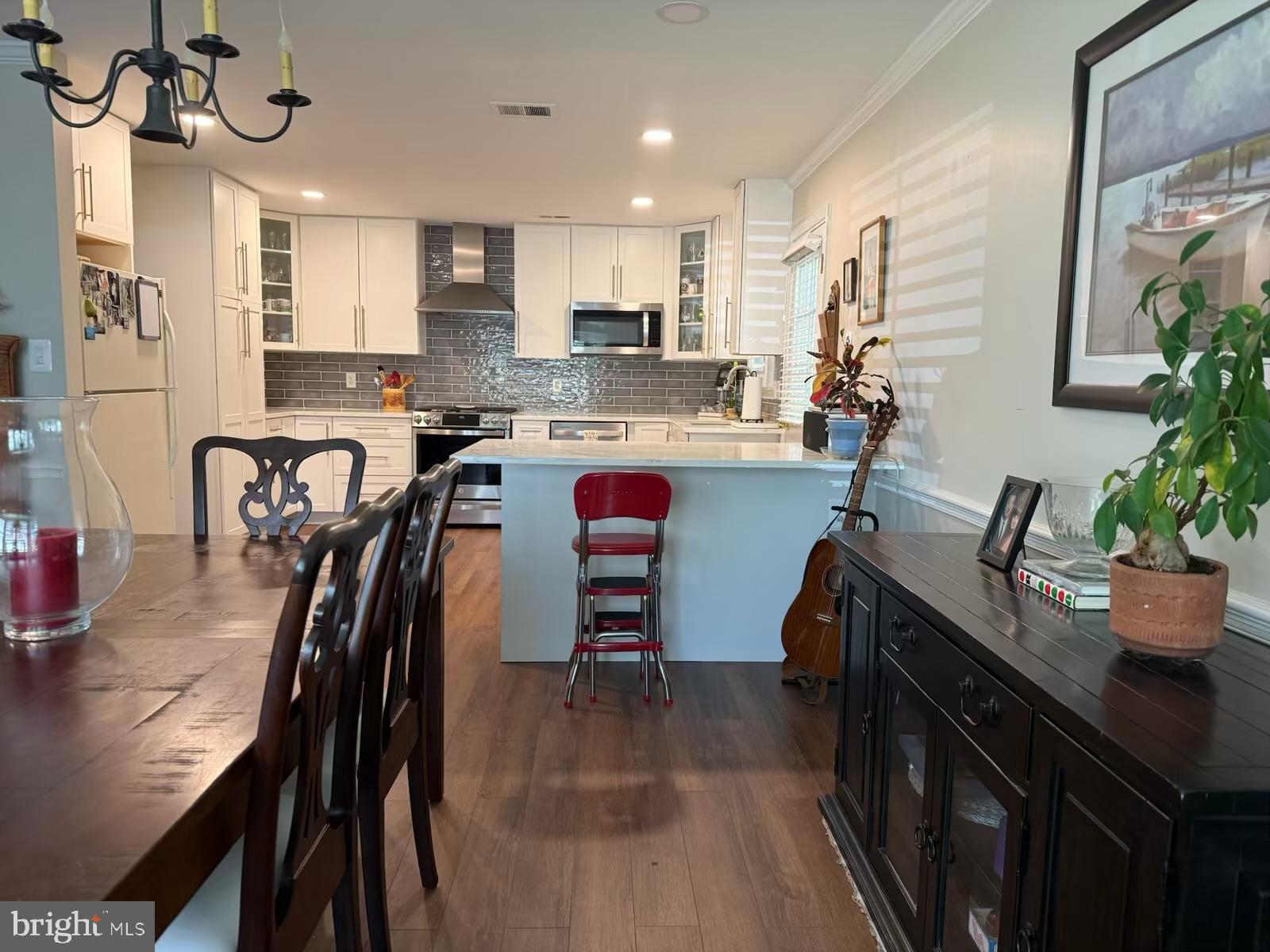 6914 Chelsea Road McLean, VA 22101 - Photo 4 of 12 Holds an 8' table+ great for entertaining!