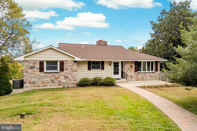 $599,999 | 20 Highview Drive, Telford, PA 18969