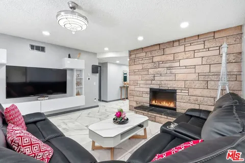 $849,999 | 18720 Chase Street, Northridge, CA 91324