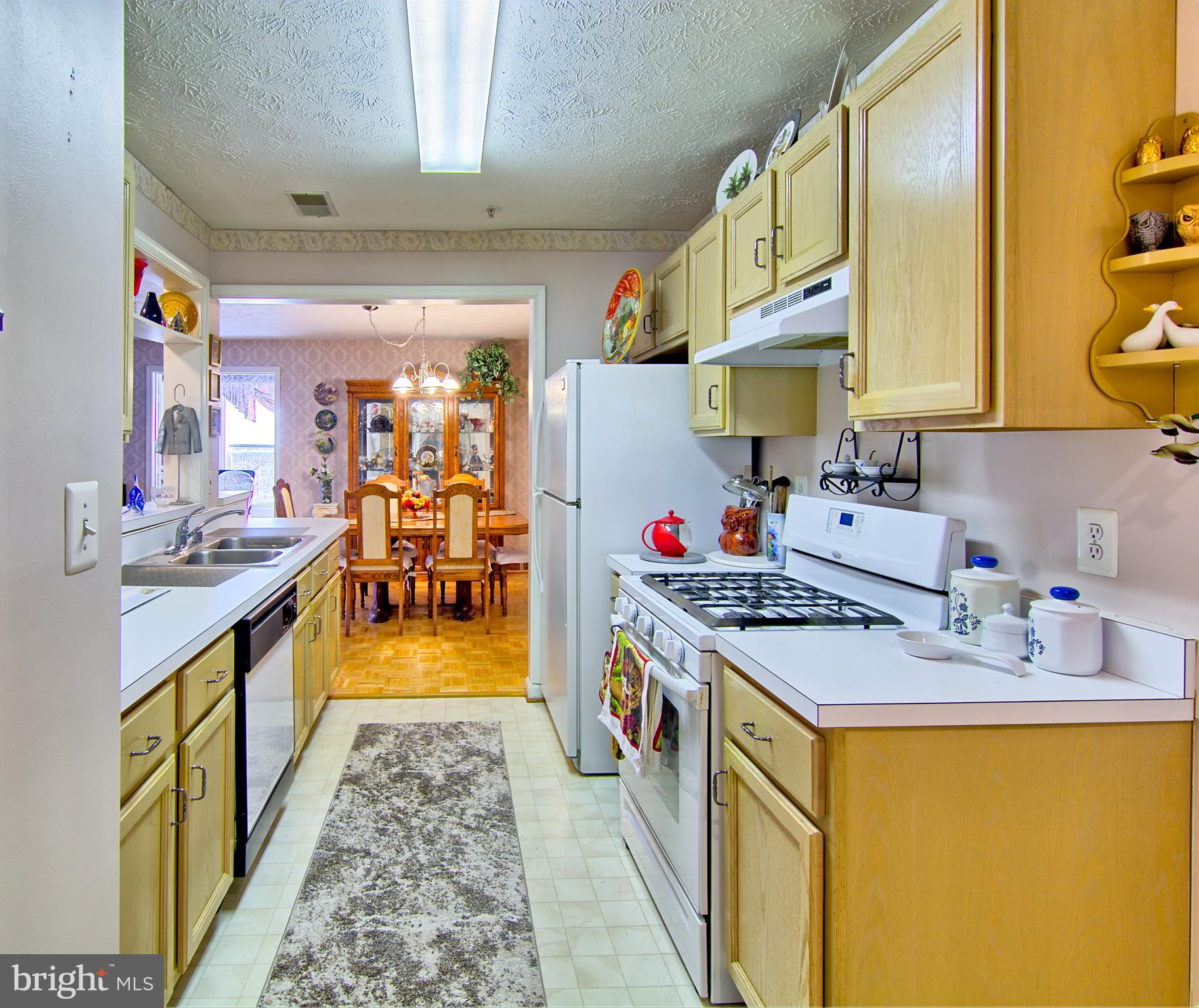 826 Kennington Road Reisterstown, MD 21136 - Photo 12 of 29 Kitchen w/ Table Space Open to Dining Room