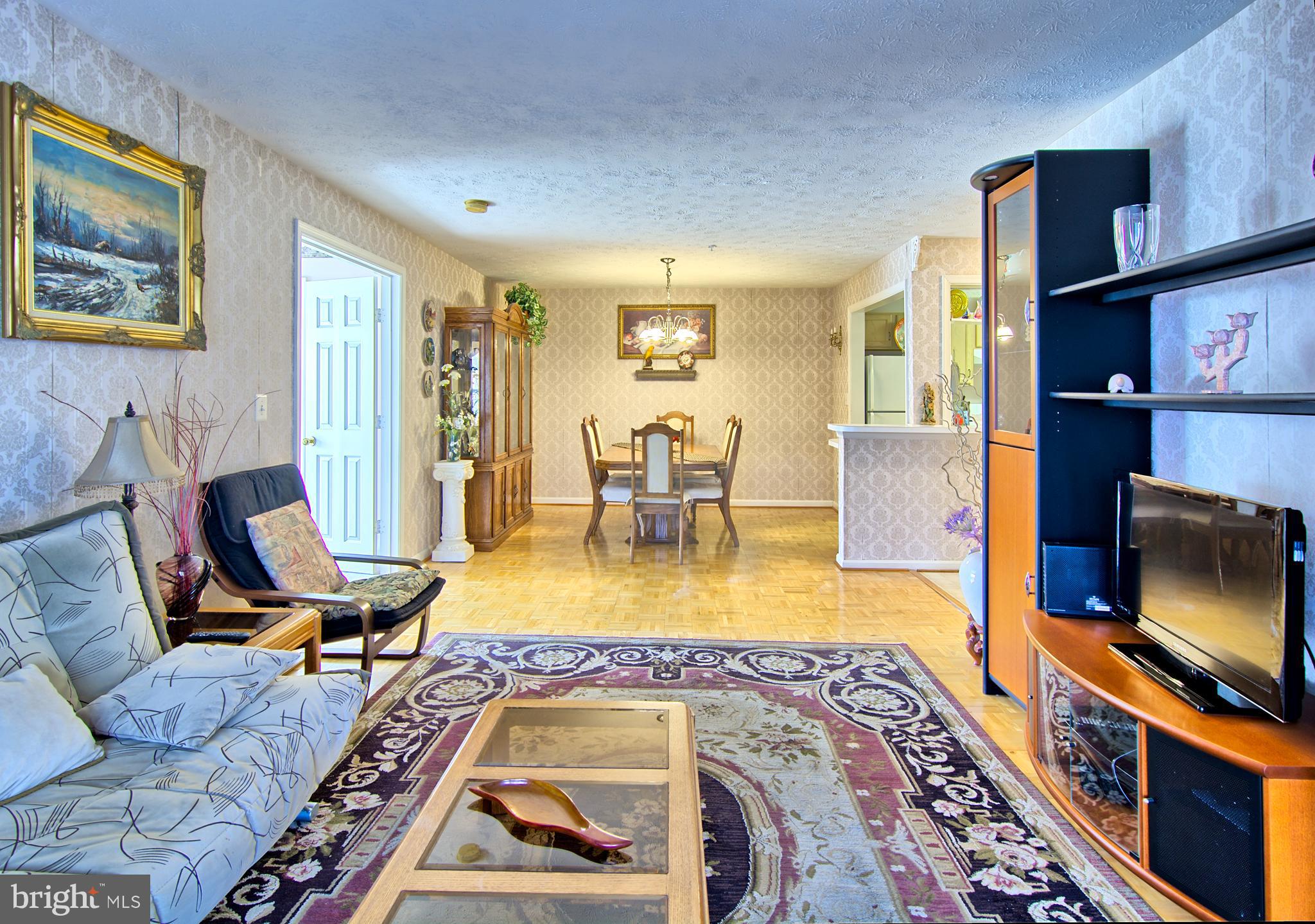 826 Kennington Road Reisterstown, MD 21136 - Photo 5 of 29 Open Living / Dining Combo