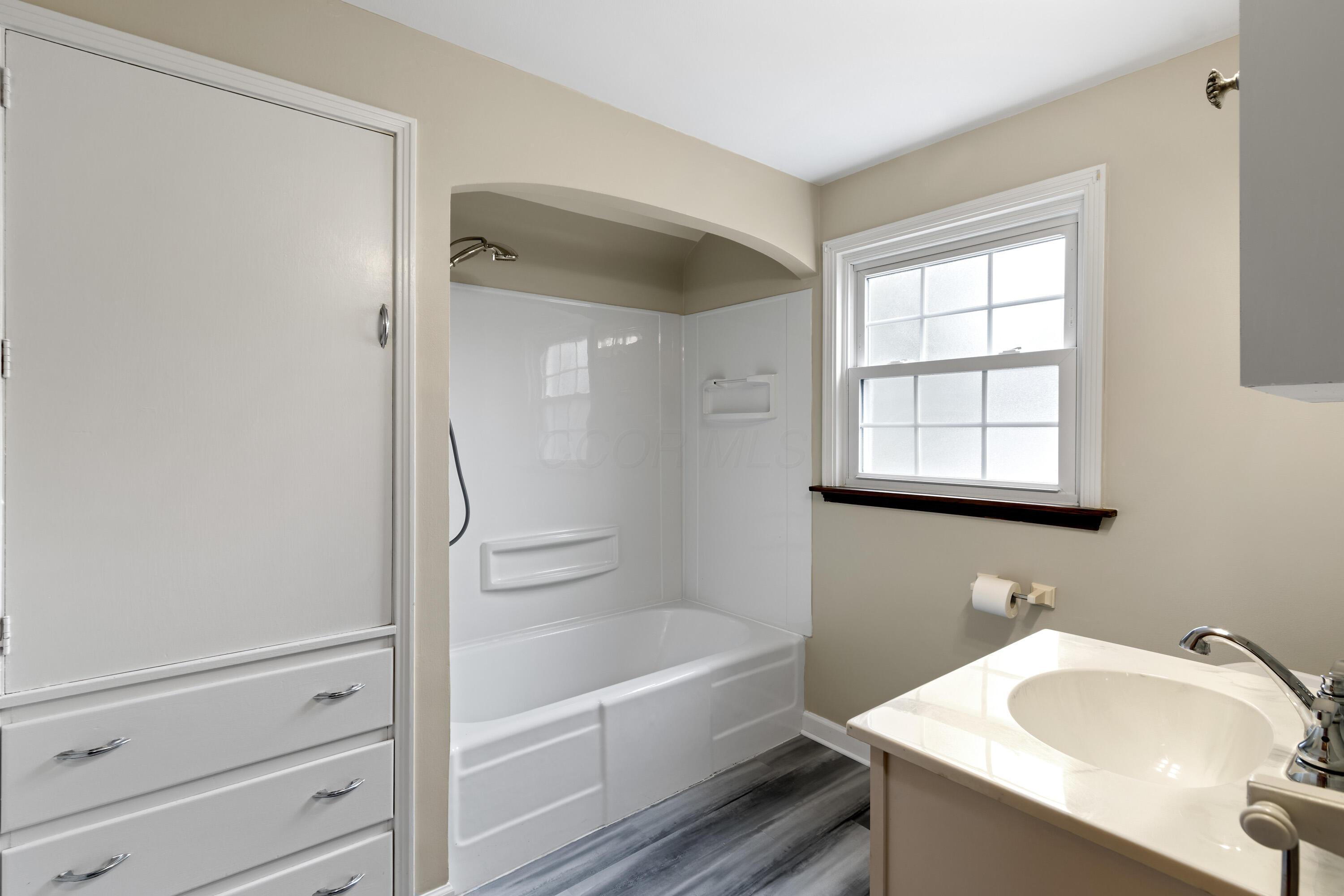 384 Fallis Road Columbus, OH 43214 - Photo 19 of 28 384 Fallis Road-16.jpg-FULL