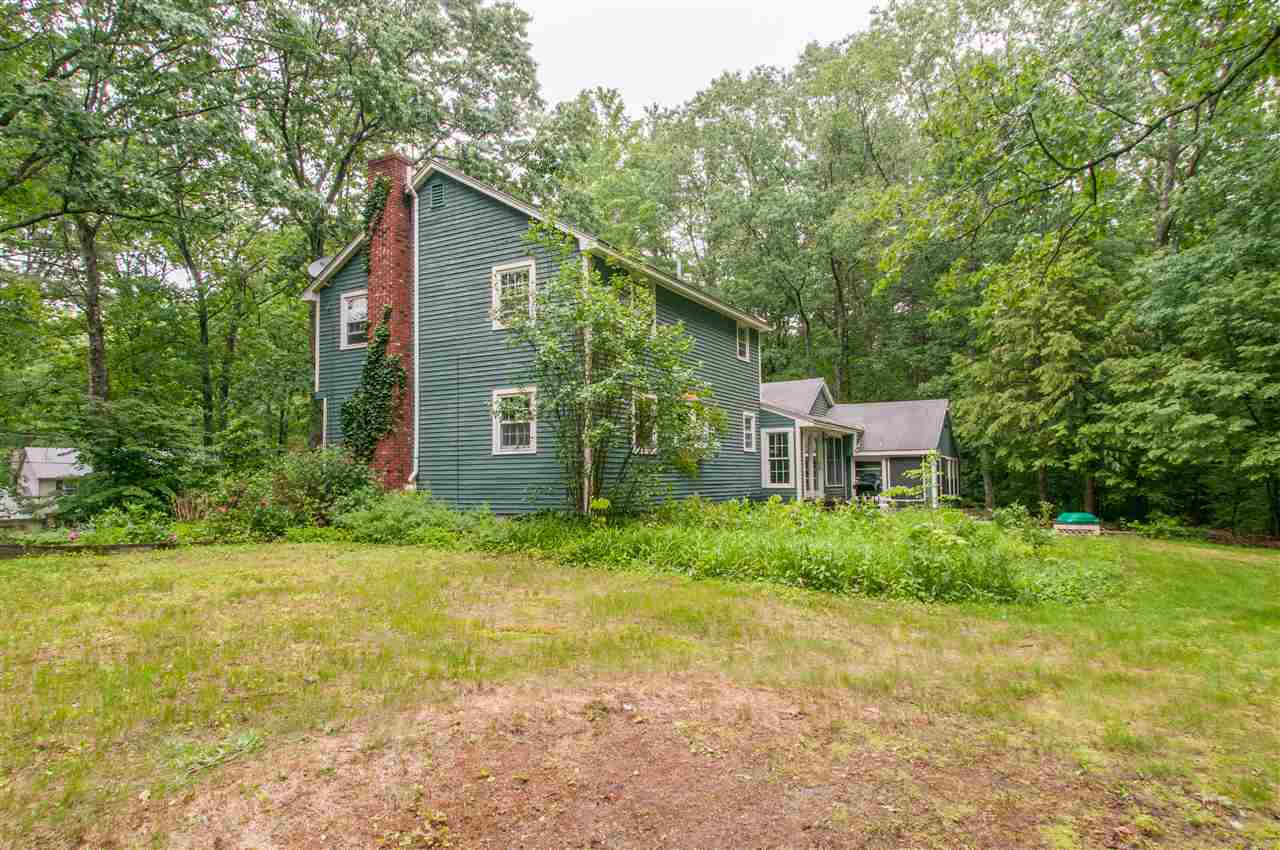 4 Roberts Road Amherst, NH 03031 - Photo 2 of 40