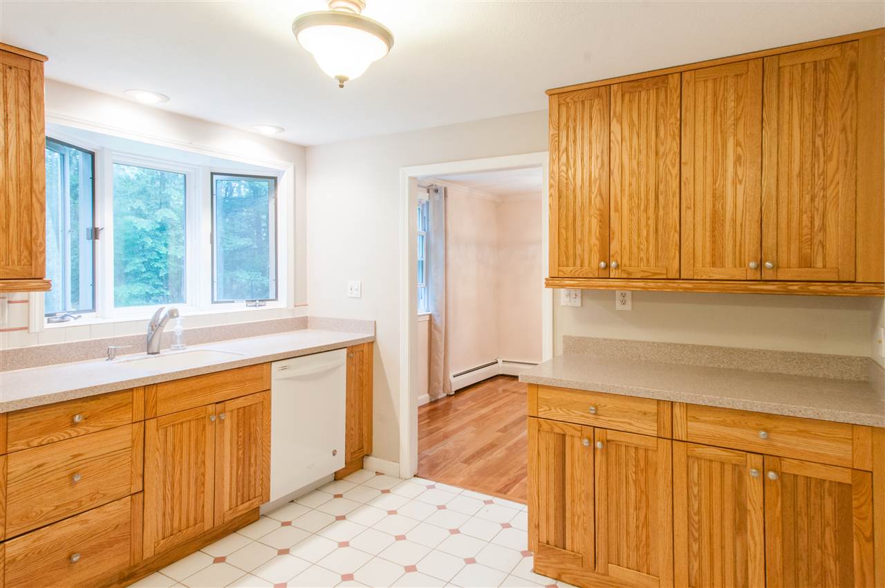 4 Roberts Road Amherst, NH 03031 - Photo 10 of 40