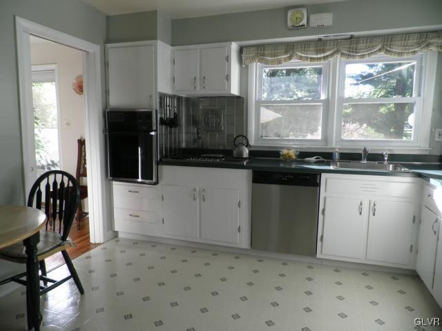 1961 Hopewell Road Bethlehem, PA 18017 - Photo 6 of 15 Gallery Image 6