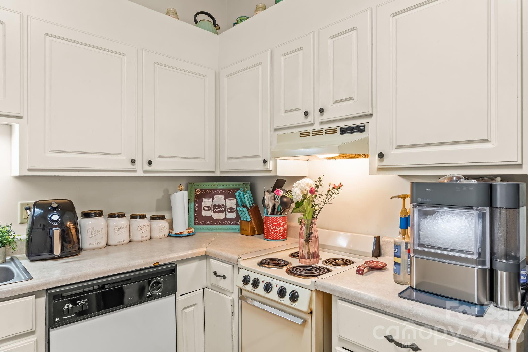 3341 Peniel Road Tryon, NC 28782 - Photo 37 of 48 a kitchen with stainless steel appliances granite countertop a sink stove and refrigerator