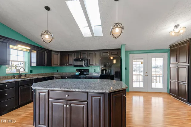 $269,900 | 260 Carriage Lane, Greeneville, TN 37745