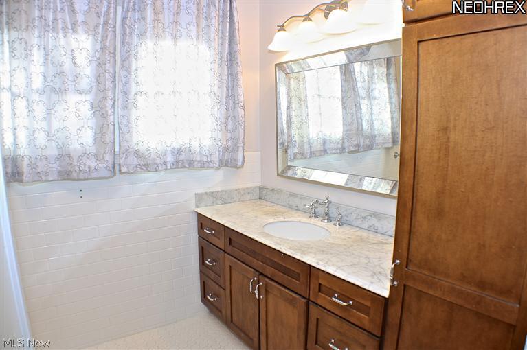 3053 Chadbourne Road Cleveland, OH 44120 - Photo 12 of 19