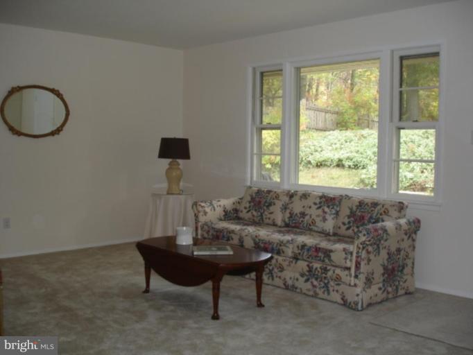 5501 Blacksburg Road Springfield, VA 22151 - Photo 19 of 29 Living Room