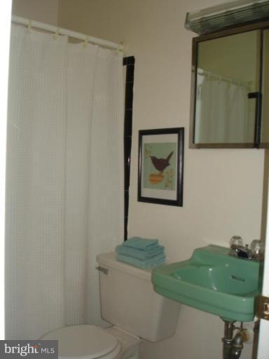 5501 Blacksburg Road Springfield, VA 22151 - Photo 3 of 29 Bath #1