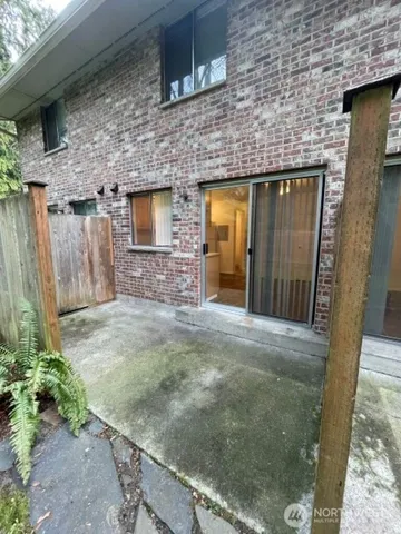 $1,700 | 5701 200th Street Southwest, Unit 10, Lynnwood, WA 98036