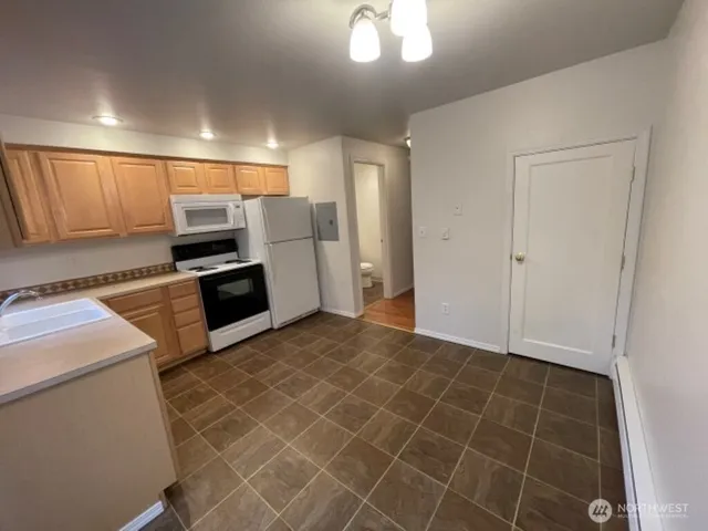 $1,700 | 5701 200th Street Southwest, Unit 10, Lynnwood, WA 98036