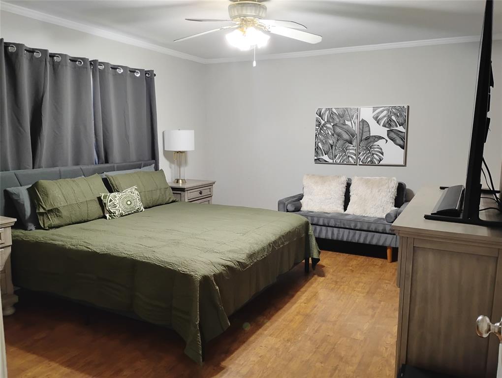 1954 Rambling Ridge Lane Carrollton, TX 75007 - Photo 19 of 23 With en-suite bathroom, walk in closet and sitting area.