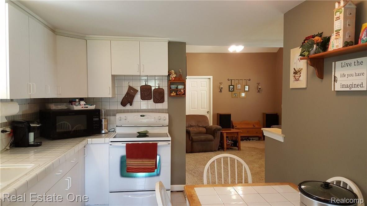 2842 Cherry Road Highland, MI 48356 - Photo 20 of 35 20160731_142345.jpg