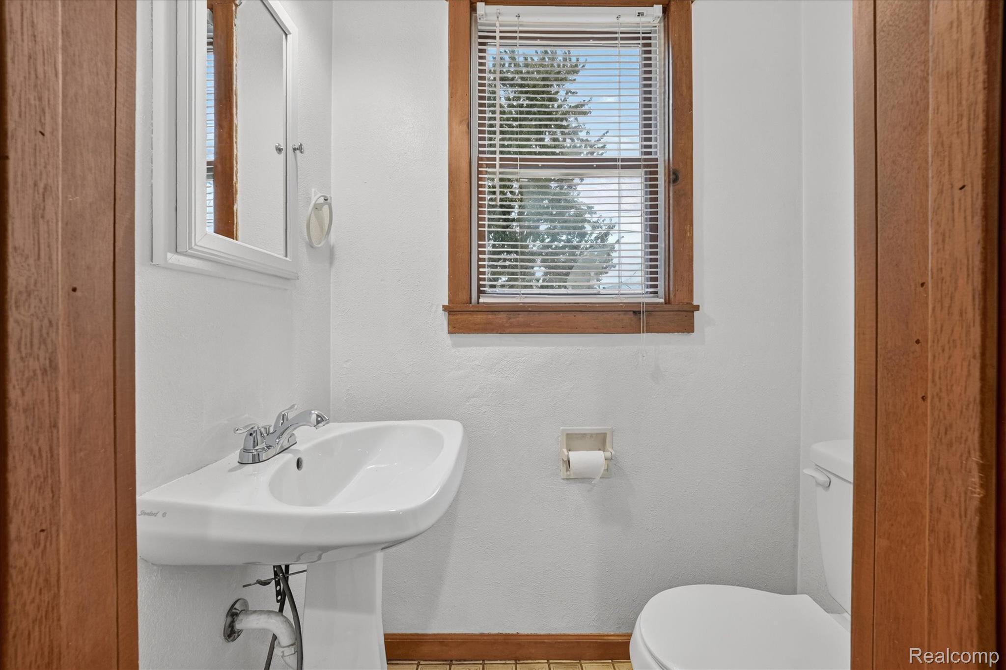 10785 Grafton Road Carleton, MI 48117 - Photo 25 of 51 20-10785-Grafton-Rd-Carleton-MI-48117-WindowStill.jpg