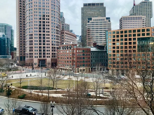 $3,450 | 65 East India Row, Unit 9A, Boston, MA 02110