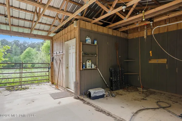 $635,000 | Undisclosed Address, Camden, MS 39045