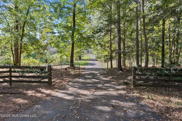 $635,000 | Undisclosed Address, Camden, MS 39045