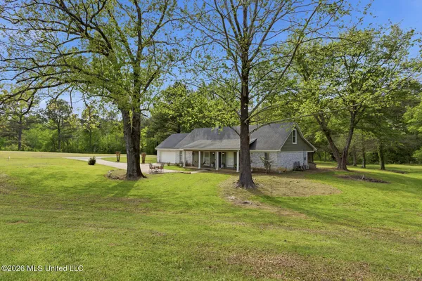 $635,000 | Undisclosed Address, Camden, MS 39045