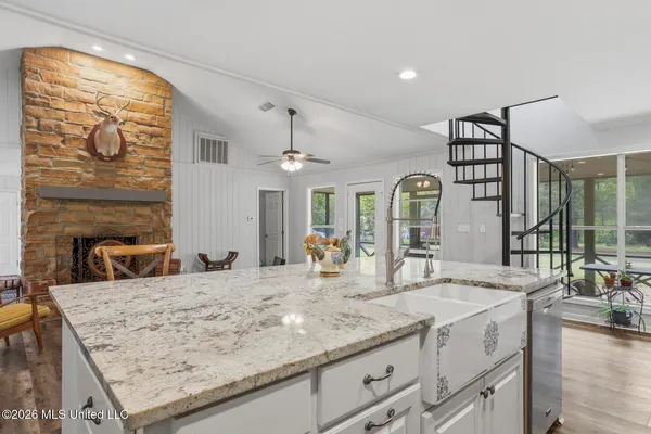 $635,000 | Undisclosed Address, Camden, MS 39045