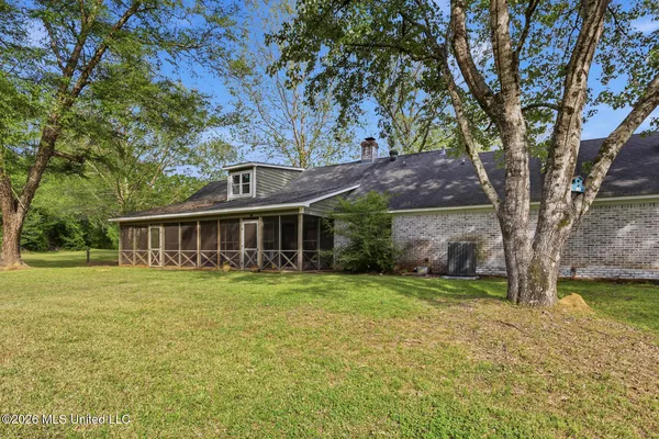 $635,000 | Undisclosed Address, Camden, MS 39045
