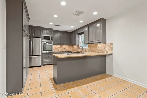 $635,000 | Undisclosed Address, Camden, MS 39045