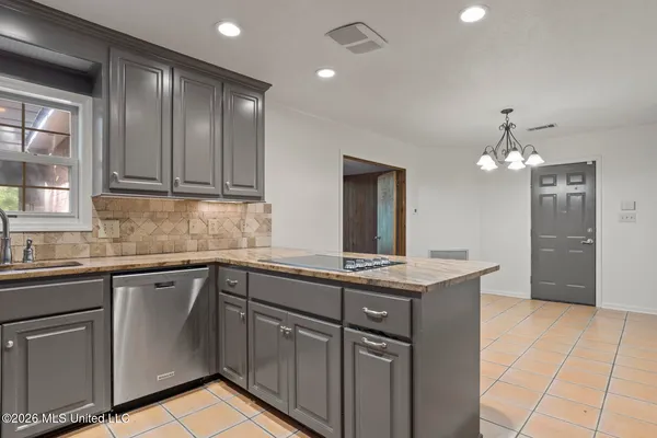 $635,000 | Undisclosed Address, Camden, MS 39045