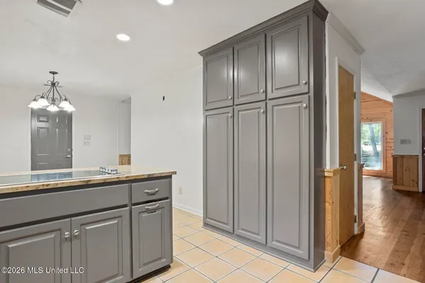 $635,000 | Undisclosed Address, Camden, MS 39045